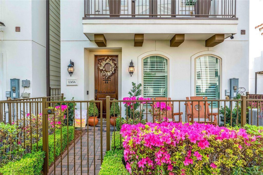 Photo of 1245 Bonner Street #A, Houston, TX 77007 (MLS # 47085518)