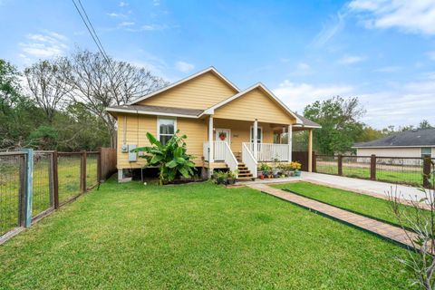 Photo of 5907 Wedgefield Street, Houston, TX 77028 (MLS # 32790341)