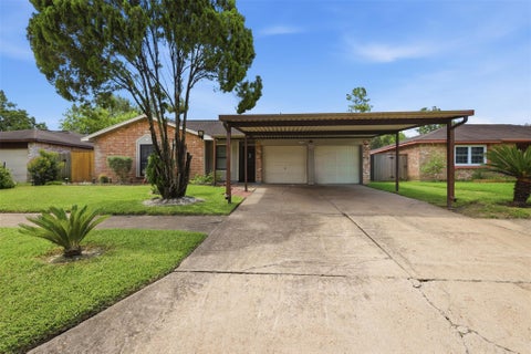 Photo of 5065 E Ridge Creek Drive, Houston, TX 77053 (MLS # 84962653)