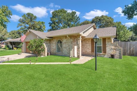 Photo of 2519 Meandering Trail, Houston, TX 77339 (MLS # 97035870)