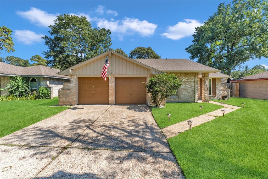 Photo of 2519 Meandering Trail, Houston, TX 77339 (MLS # 97035870)