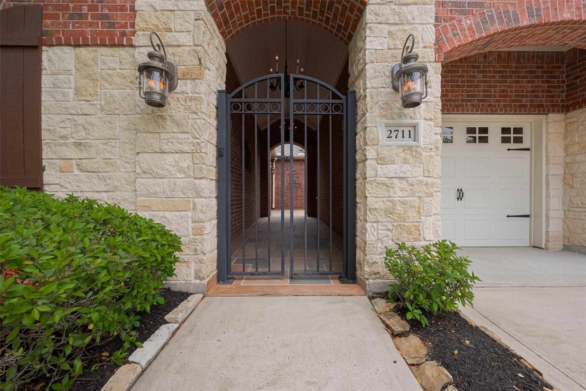 2711 King Point View Lane