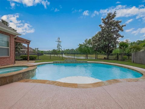 Homes For Sale - 2711 King Point View Lane<br/> Spring, TX 77388