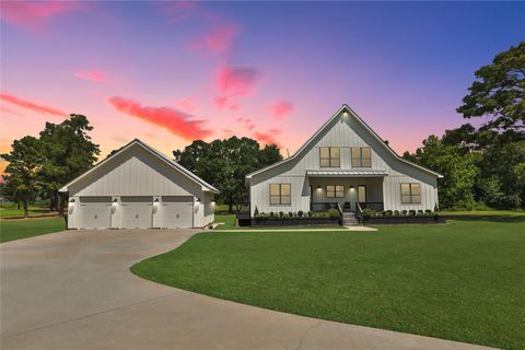 Homes For Sale - 1400 Hicks Street<br/> Tomball, TX 77375