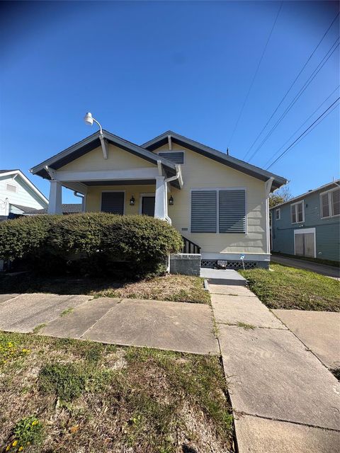 1910 48th Street Galveston TX 77551