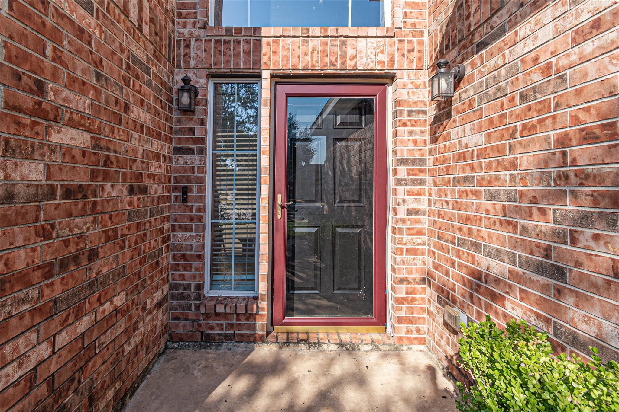7431 Riven Oaks Court