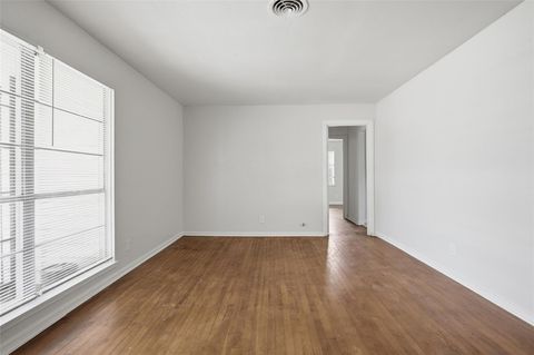 Tiny photo for 5622 Woodgreen Street, Houston, TX 77033 (MLS # 29418953)