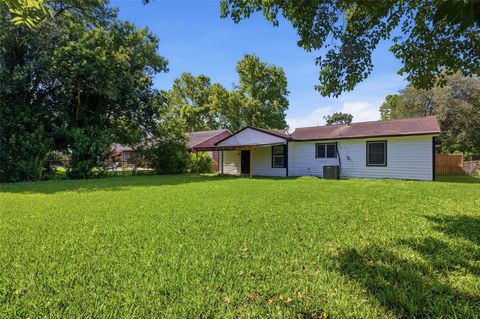 Tiny photo for 5622 Woodgreen Street, Houston, TX 77033 (MLS # 29418953)