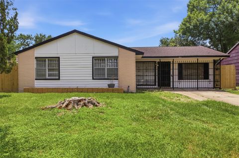 Tiny photo for 5622 Woodgreen Street, Houston, TX 77033 (MLS # 29418953)