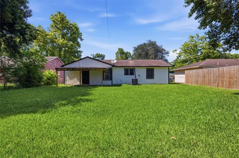 Tiny photo for 5622 Woodgreen Street, Houston, TX 77033 (MLS # 29418953)
