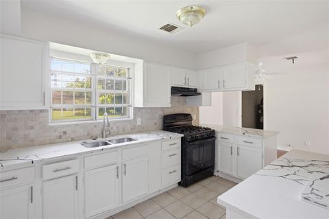 Tiny photo for 5622 Woodgreen Street, Houston, TX 77033 (MLS # 29418953)