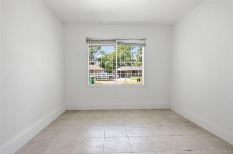 Tiny photo for 5622 Woodgreen Street, Houston, TX 77033 (MLS # 29418953)
