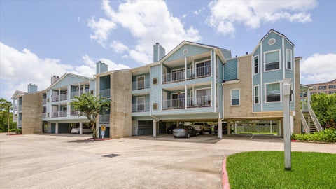 Photo of 18617 Egret Bay Boulevard #1107, Webster, TX 77058 (MLS # 11318479)