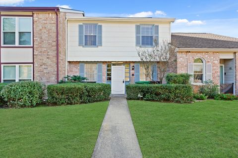 Photo of 7949 Ellinger Lane, Houston, TX 77040 (MLS # 14762199)