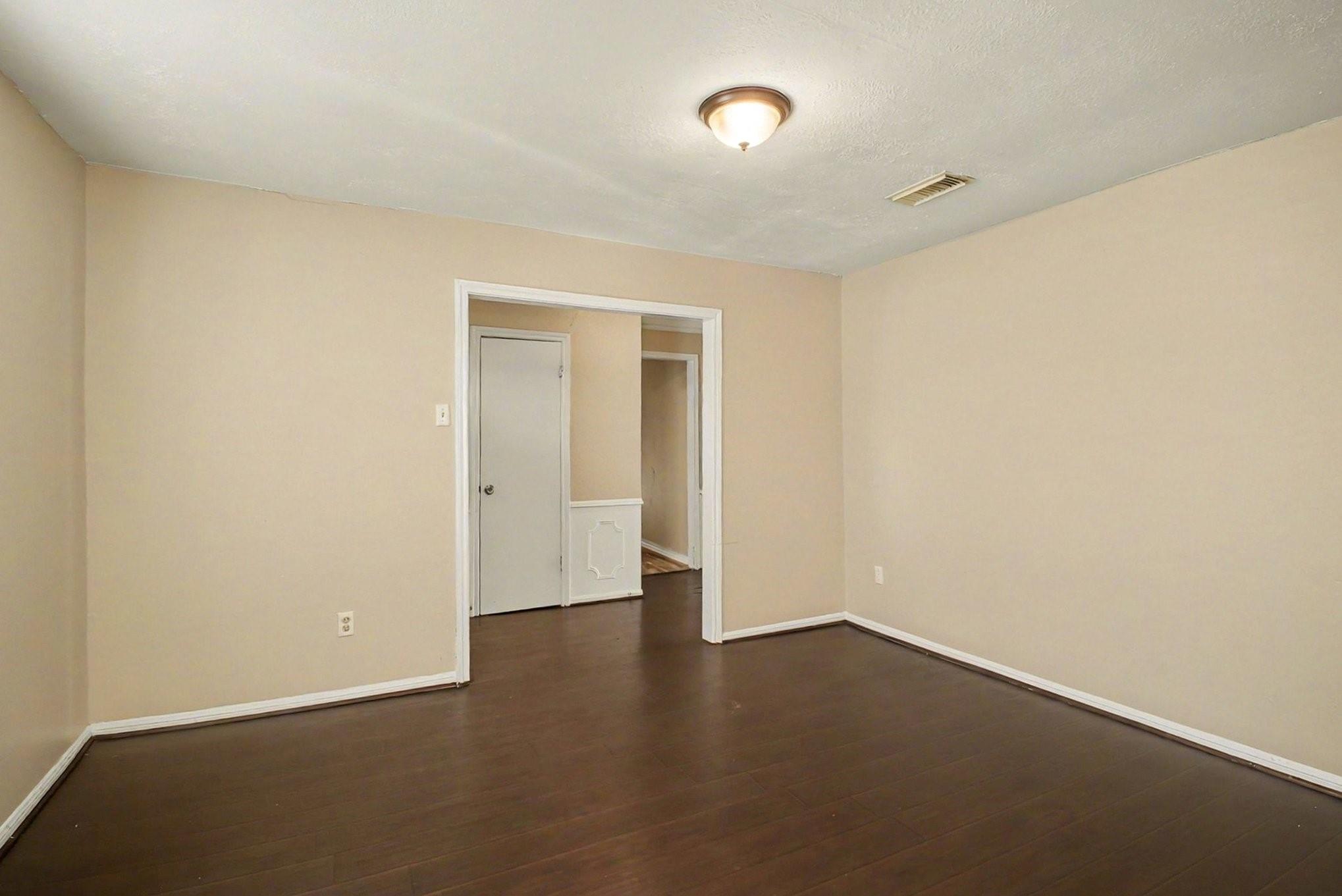 13830 Oakwood Lane