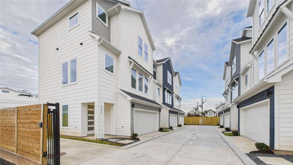 Photo of 2426 Freeman Street, Houston, TX 77009 (MLS # 10927152)