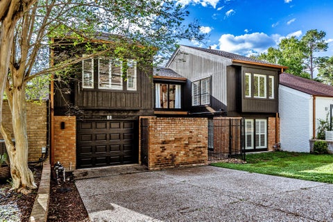 Photo of 16 Lakeview Manor, Huntsville, TX 77340 (MLS # 82849867)
