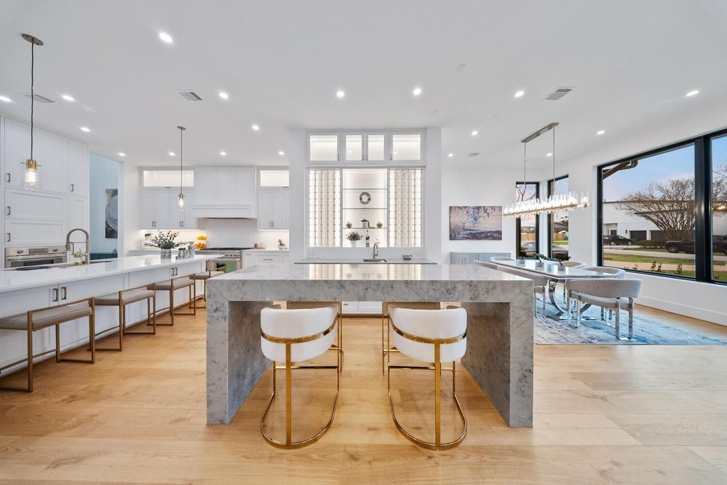 Photo of 7006 Schiller Street, Houston, TX 77055 (MLS # 92315230)