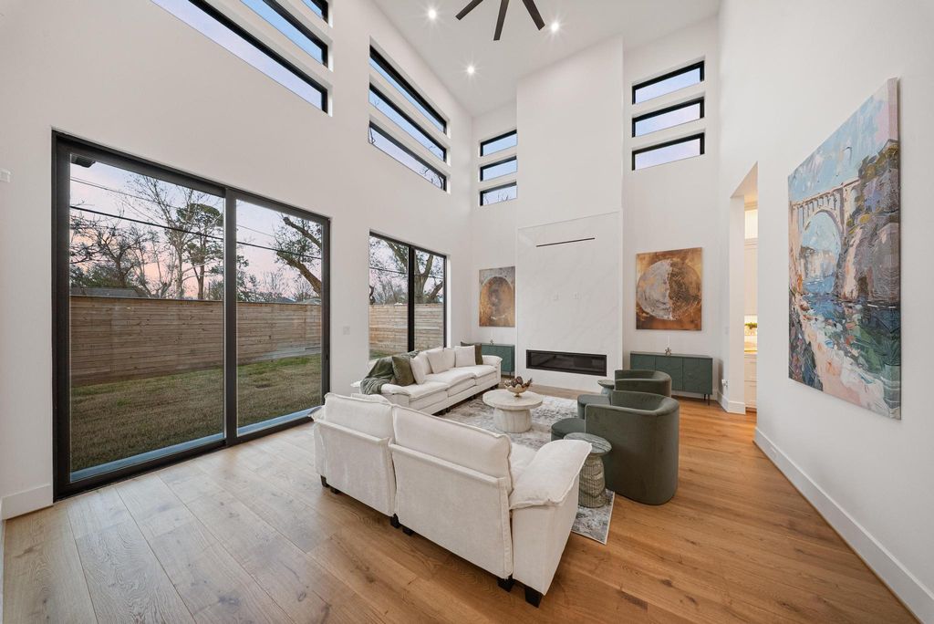 Photo of 7006 Schiller Street, Houston, TX 77055 (MLS # 92315230)