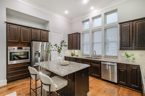 Townhouse For Sale - 3907 Austin Street<br/> Houston, TX 77004