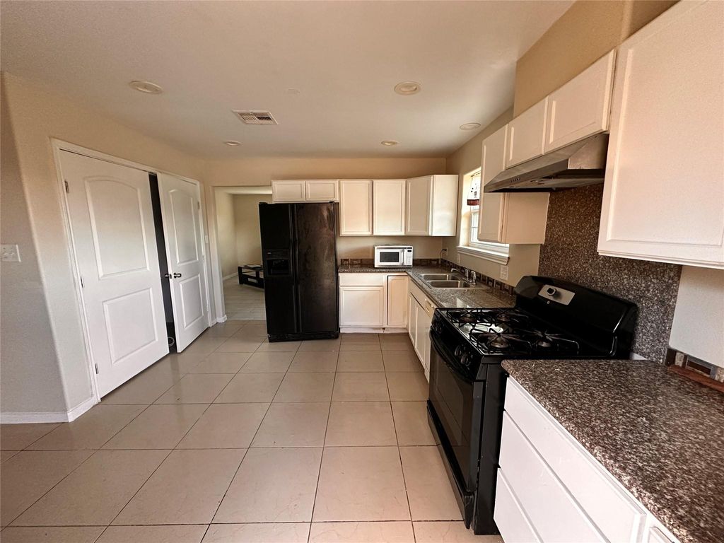 Photo of 2618 Hill Avenue, Dickinson, TX 77539 (MLS # 20148861)