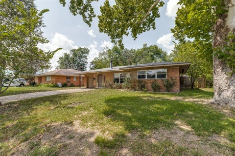 Photo of 6846 Leader Street, Houston, TX 77074 (MLS # 16691934)