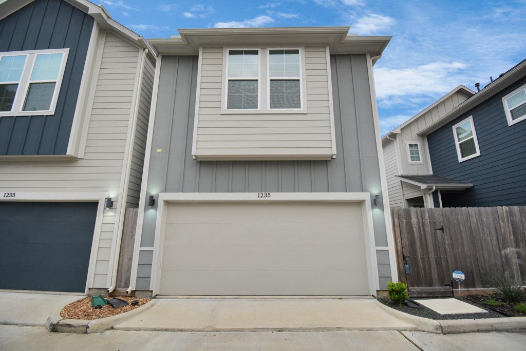 Photo of 1235 W Tidwell Road, Houston, TX 77091 (MLS # 83258875)