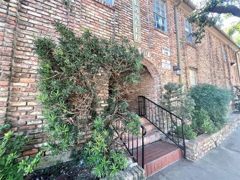 Photo of 6401 Skyline Drive #19, Houston, TX 77057 (MLS # 95843611)