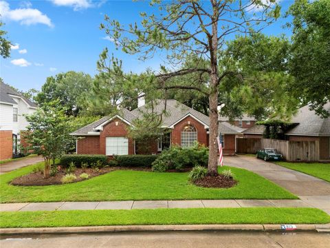 Photo of 815 Maplewood Falls Court, Houston, TX 77062 (MLS # 90601690)