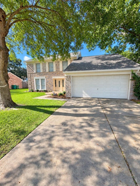 Homes For Sale - 2322 Colleen Drive Drive<br/> Pearland, TX 77581