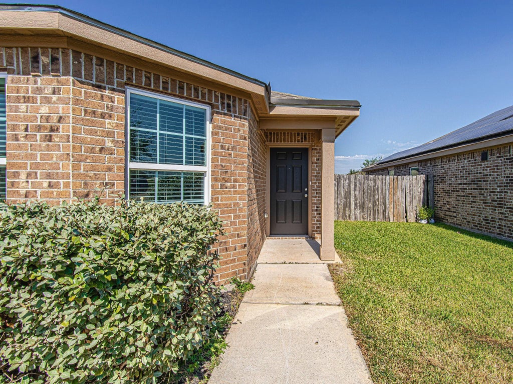 Photo of 1223 Emerald Stone Drive, Rosharon, TX 77583 (MLS # 19005044)