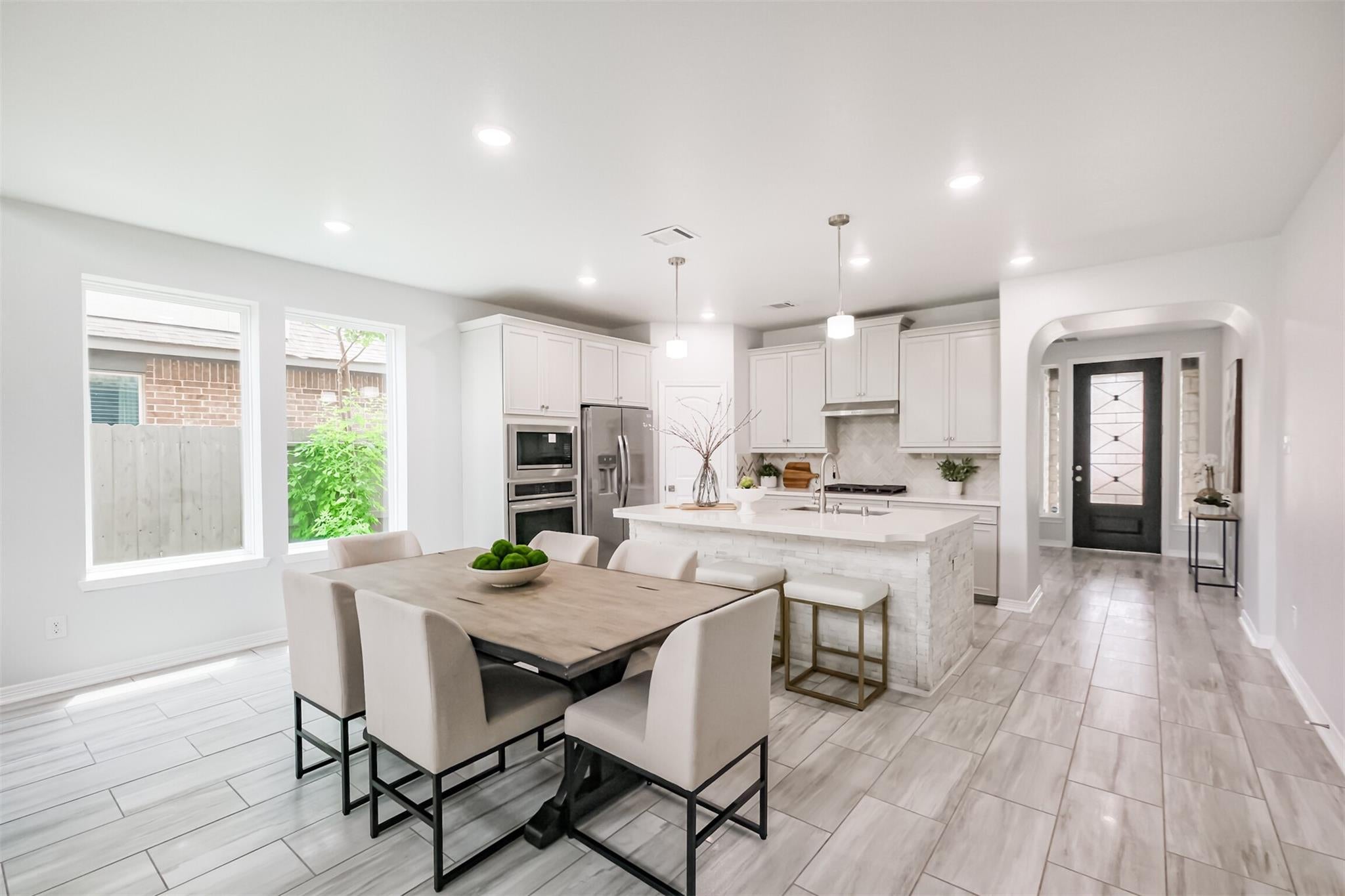 10914 Crestwood Point Circle
