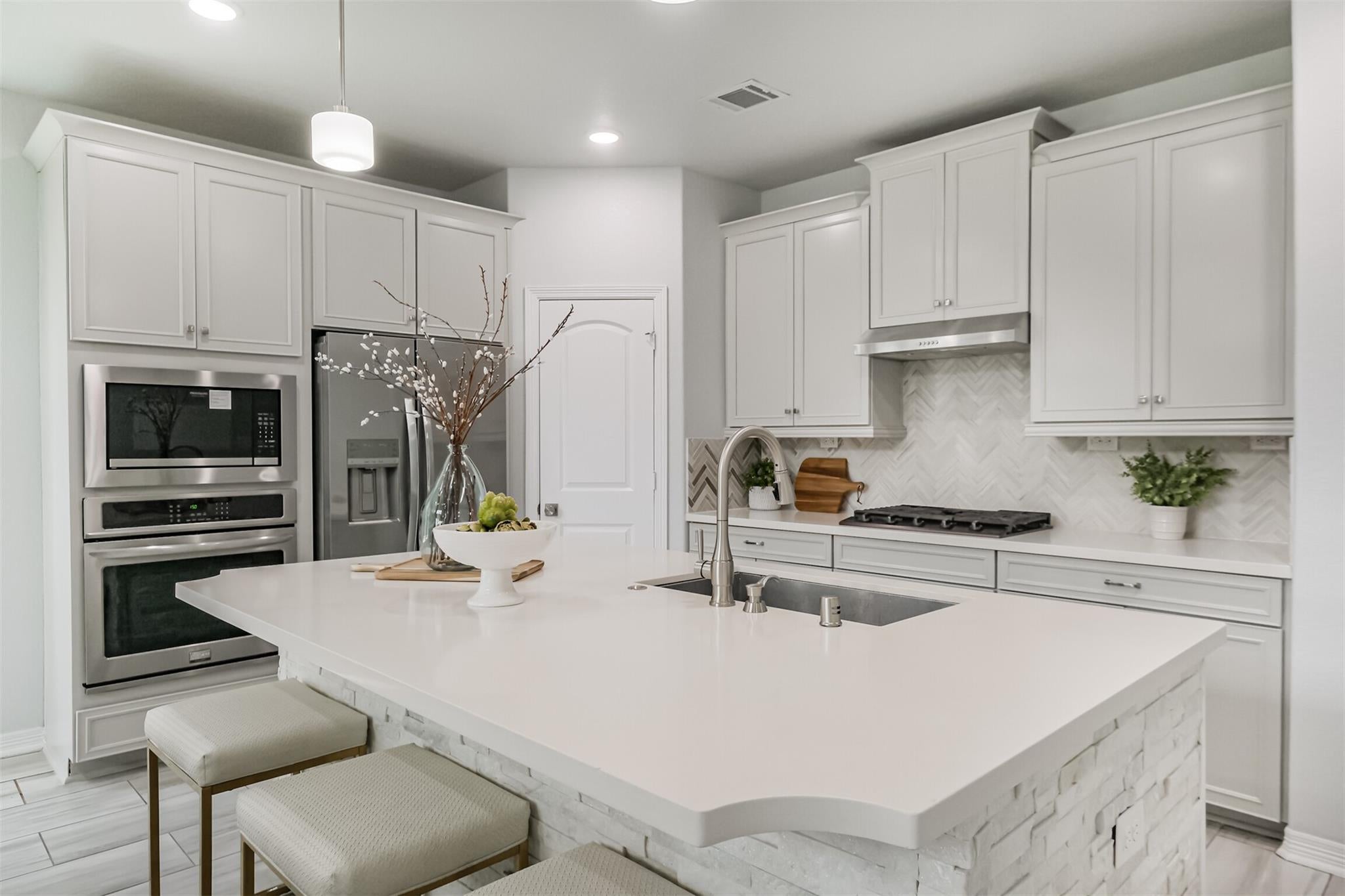 10914 Crestwood Point Circle