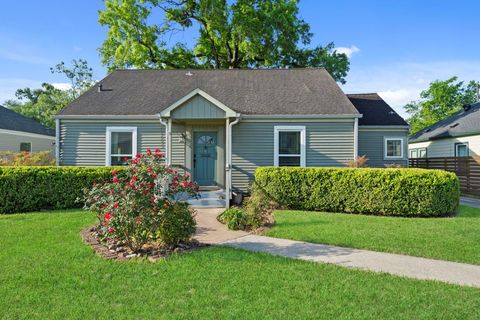 Photo of 4390 Varsity Lane, Houston, TX 77004 (MLS # 96169990)