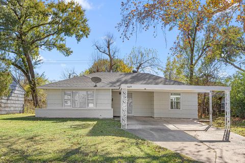 Photo of 6619 Maybank Drive, Houston, TX 77055 (MLS # 38823389)