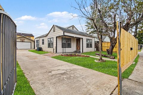 Photo of 7812 Scanlock Street, Houston, TX 77012 (MLS # 82413863)
