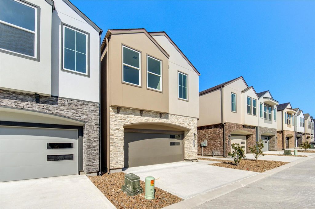 Photo of 2922 El Fenice Lane, Houston, TX 77057 (MLS # 5295138)