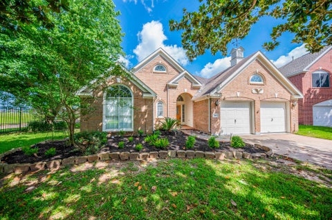 Photo of 703 Acacia Place, Missouri City, TX 77459 (MLS # 24210411)