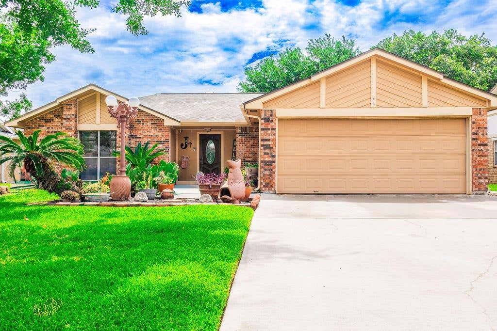 Photo of 707 Landing Boulevard, League City, TX 77573 (MLS # 57716433)
