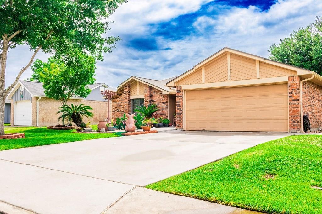 Photo of 707 Landing Boulevard, League City, TX 77573 (MLS # 57716433)
