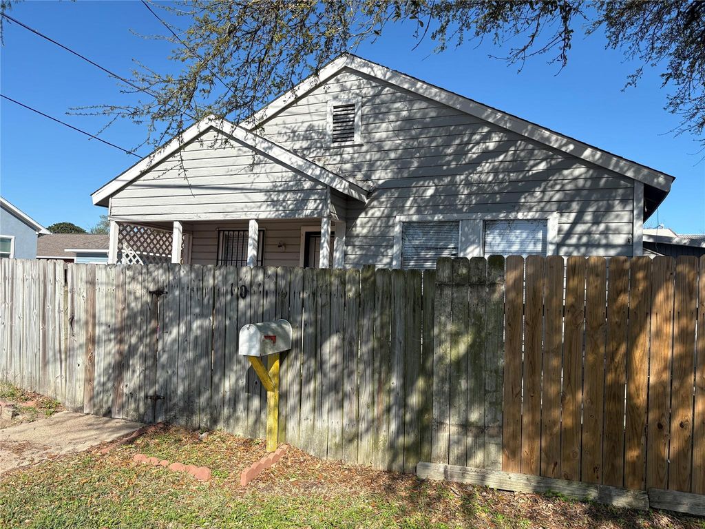 Photo of 10 7th Street N, Texas City, TX 77590 (MLS # 35474258)