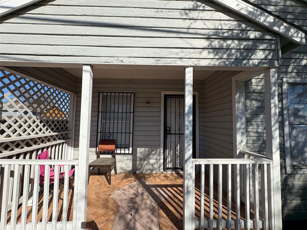 Photo of 10 7th Street N, Texas City, TX 77590 (MLS # 35474258)
