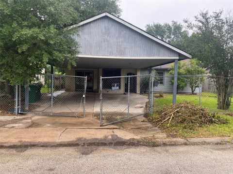 Photo of 5719 Beldart Street, Houston, TX 77033 (MLS # 50051576)