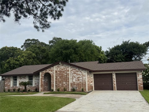 Photo of 5002 Louise Street, Seabrook, TX 77586 (MLS # 84069256)