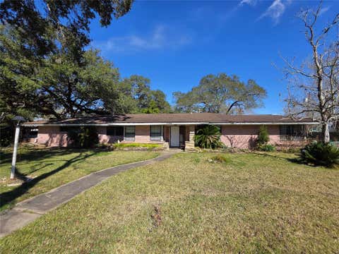 Photo of 706 Maple St St, Sweeny, TX 77480 (MLS # 17884149)