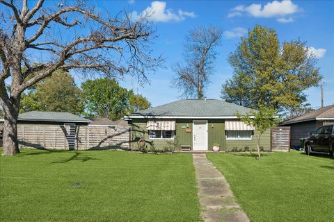 2418 Roy Circle Houston TX 77007