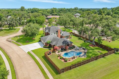Photo of 52 Chesswood Court, Lake Jackson, TX 77566 (MLS # 40986345)