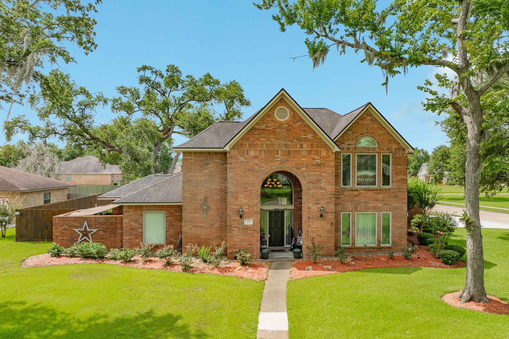52 Chesswood Court