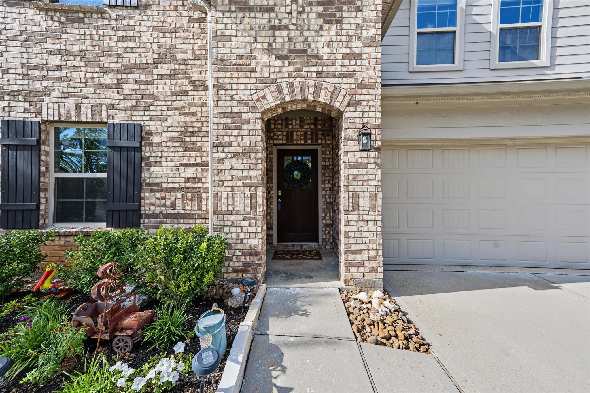 6042 Dulcina Court