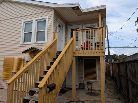 Photo of 1112 Avenue M 1/2 #1, Galveston, TX 77550 (MLS # 14290445)